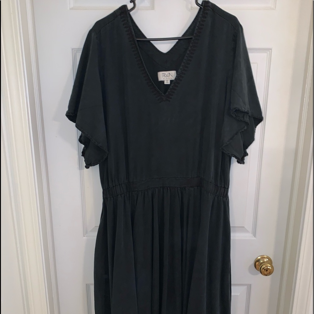 NWOT Gorgeous Dress w/ POCKETS